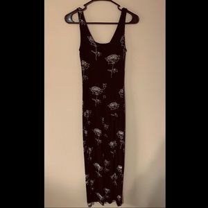 Long & Stretchy form fitting roads maxi dress.